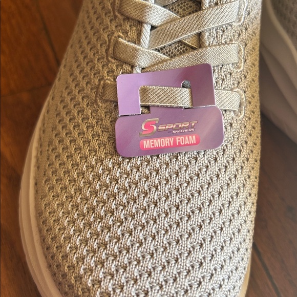 Sketchers sport in gray with memory foam - Picture 2 of 6